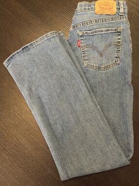 Levi's Women's Light Wash Straight Leg Jeans